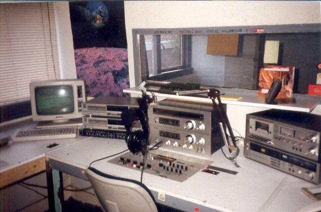 studiotoenalmetcomputer1991.jpg